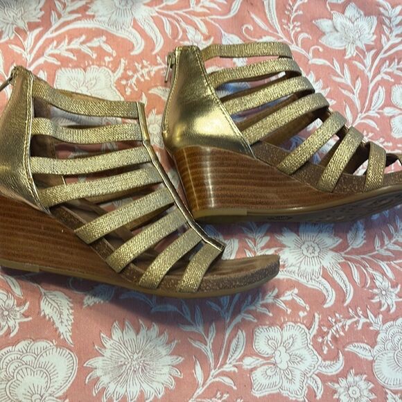 Sofft Gold Wedge Womens Sandals Size 6.5 - Picture 5 of 13